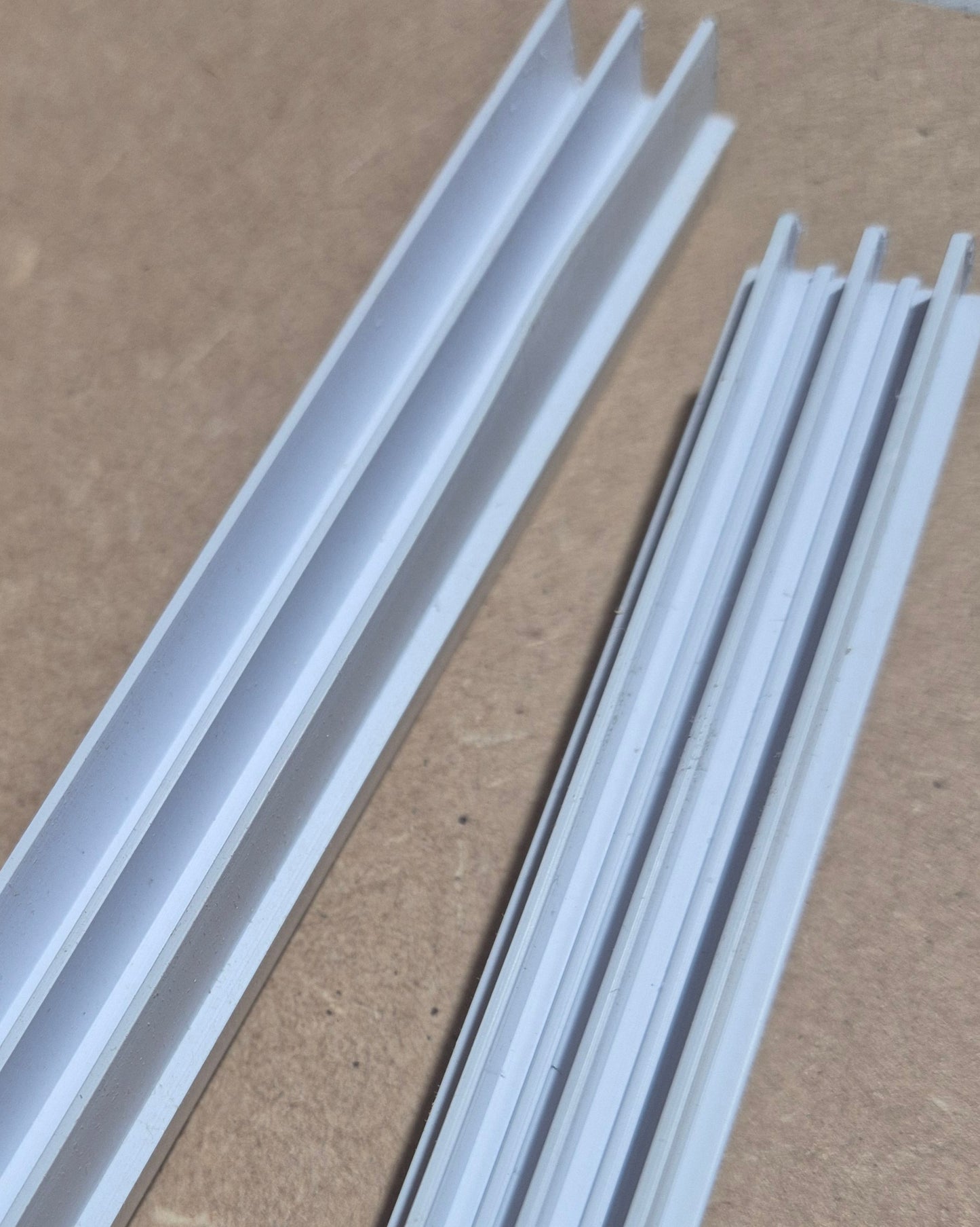 Vivarium sliding door track. Top & Bottom pack for 4mm glass doors and 15mm boards. Black or White
