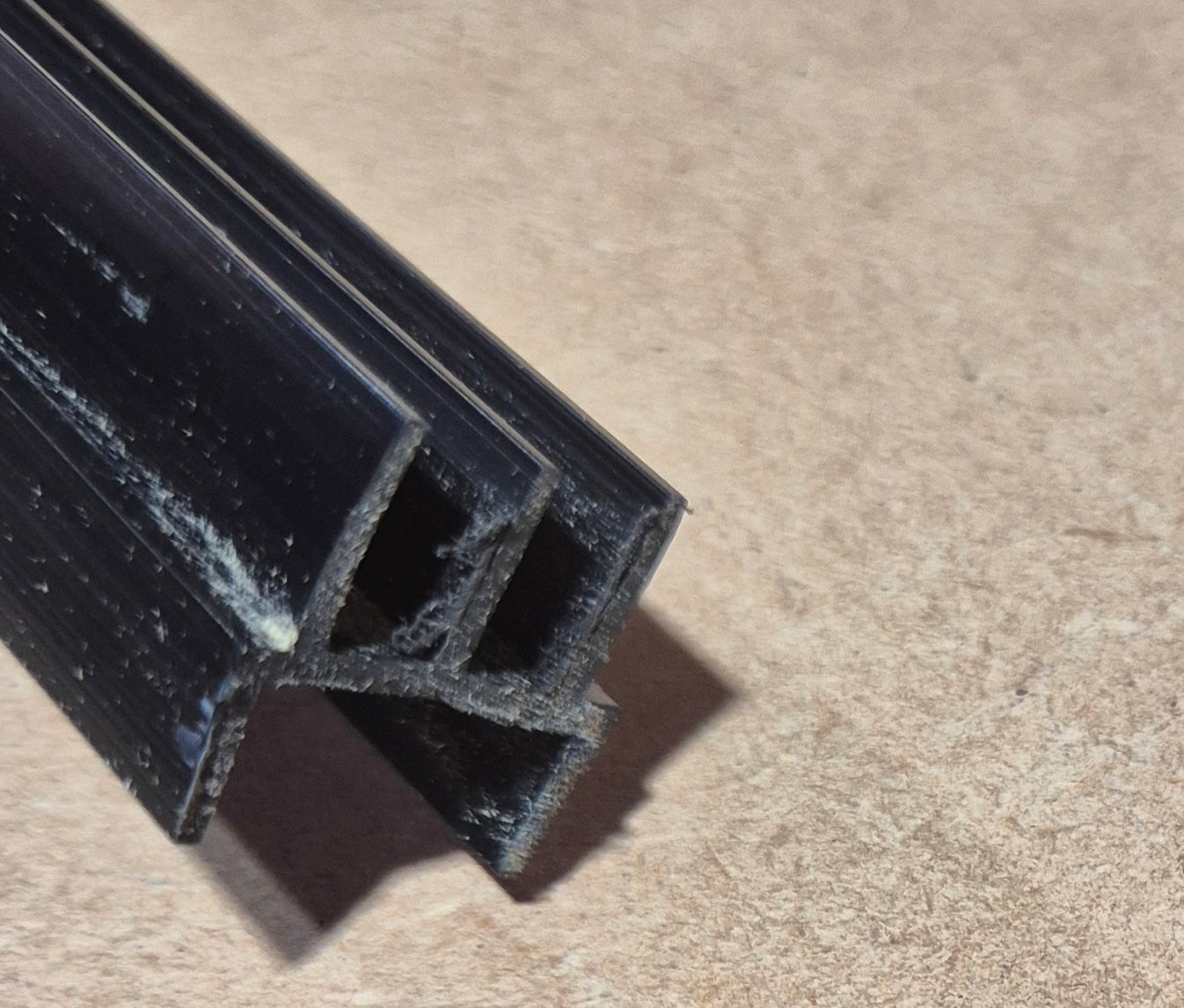 Vivarium sliding door track. Top & Bottom pack for 4mm glass doors and 15mm boards. Black or White