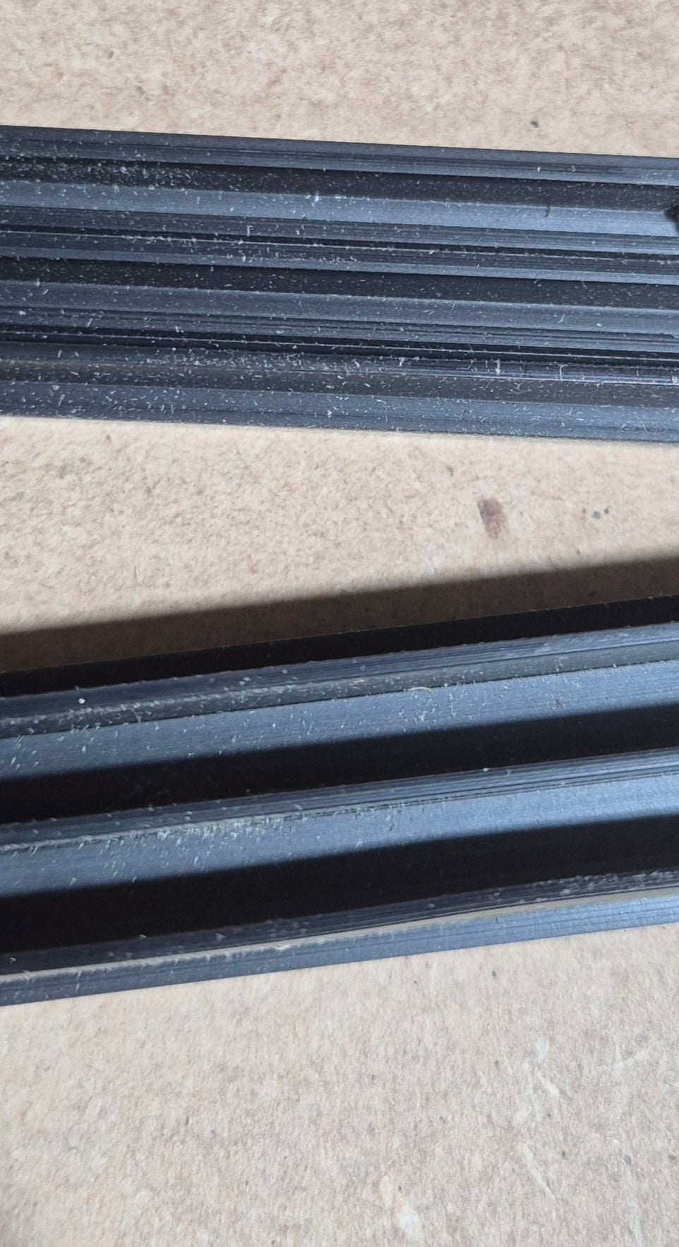 Vivarium sliding door track. Top & Bottom pack for 4mm glass doors and 15mm boards. Black or White