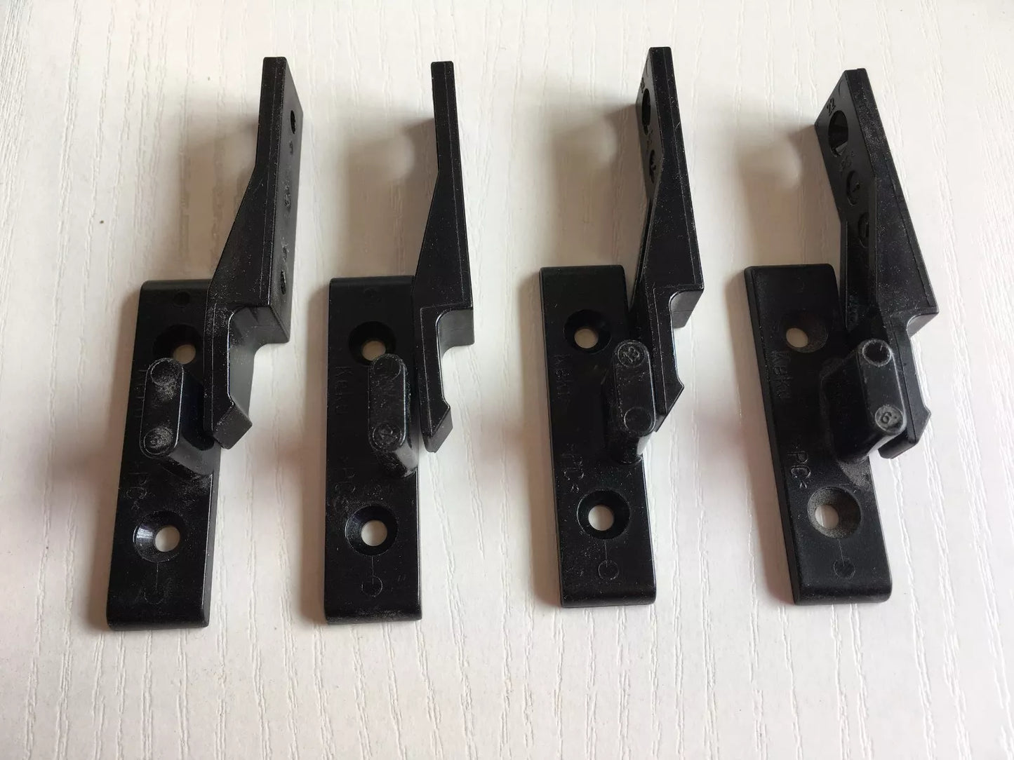 Keku Suspension clips / Partition Fasteners Pack of 4 Hafele