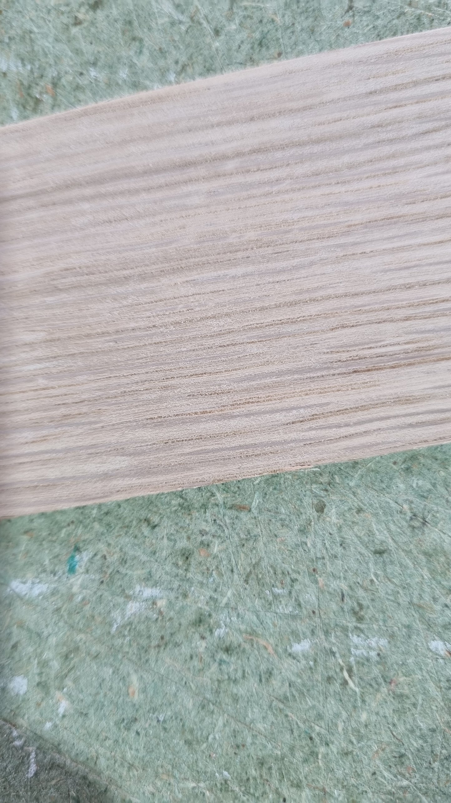 22mm Oak veneer edging, raw oak iron on edging suitable for 18mm boards. 5m roll